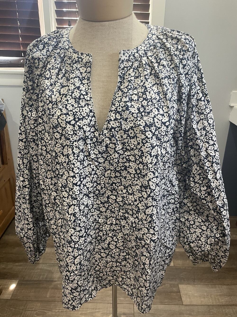 Old Navy Poplin Popover Navy Blue White Ditsy Floral Peasant Shirt Womens L Boho